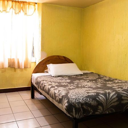 Hostal Carlos Luis Кіто Екстер'єр фото