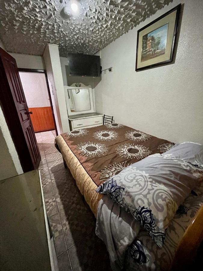 Hostal Carlos Luis Кіто Екстер'єр фото