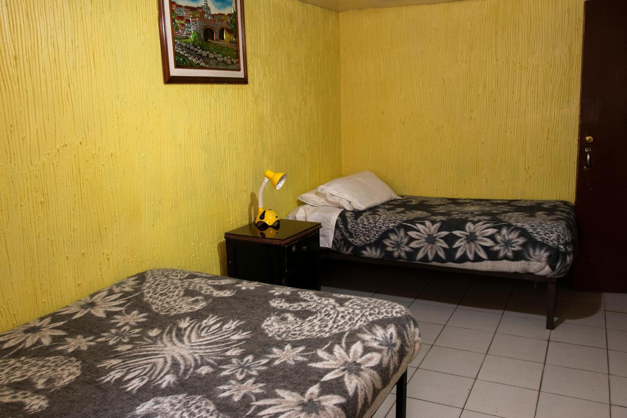 Hostal Carlos Luis Кіто Екстер'єр фото